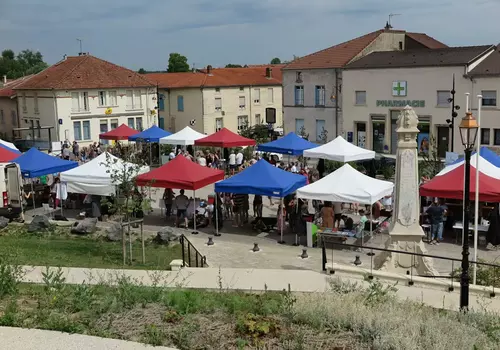 MARCHE LOCAL PLACE DE LA MAIRIE 